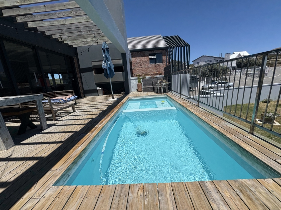 5 Bedroom Property for Sale in Pearl Bay Western Cape